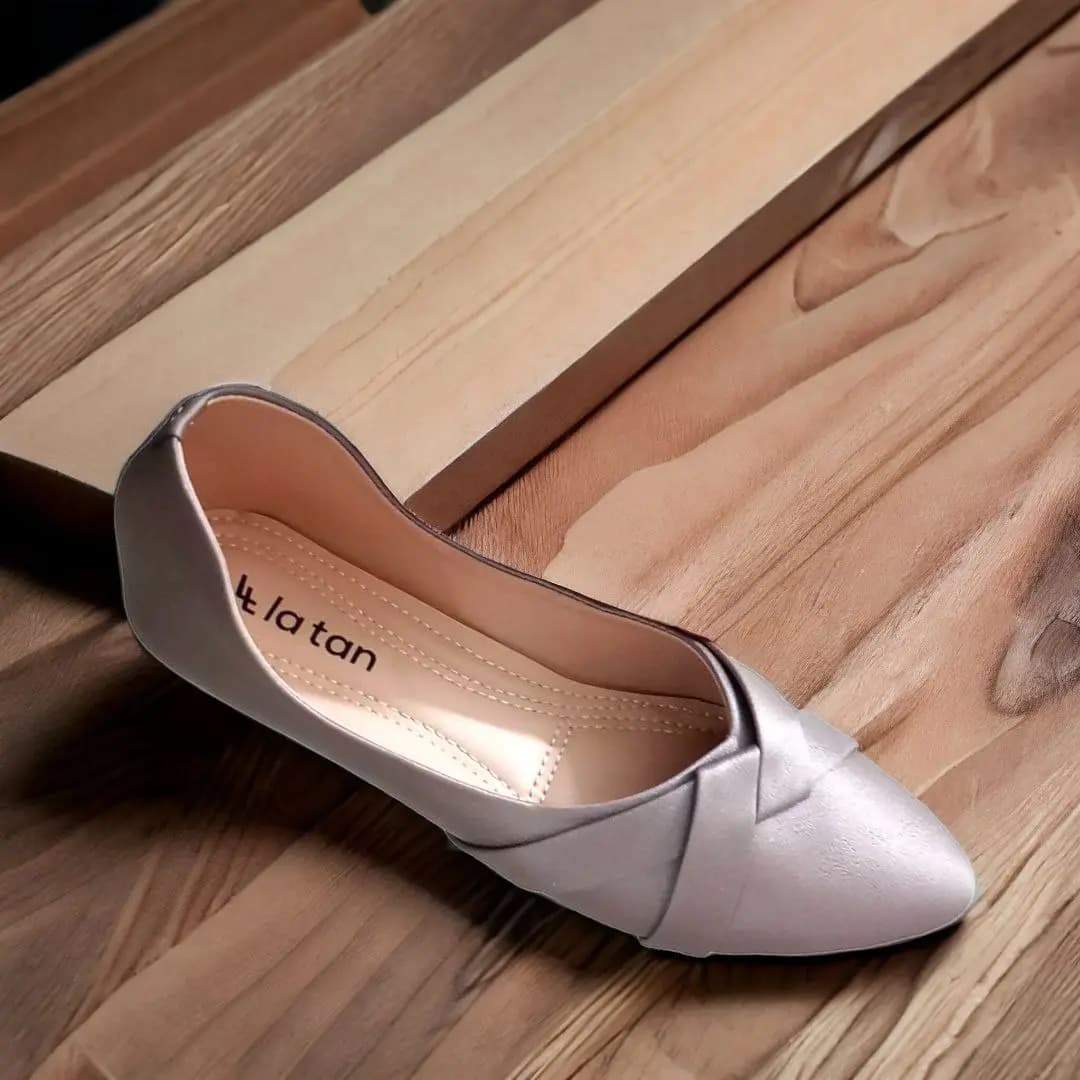 Model 2 Women Flats || Color – Ash|| Quality – Premium